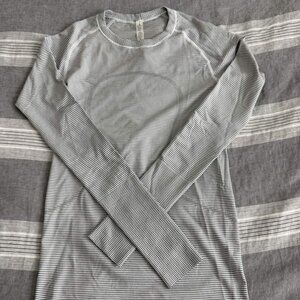 Lululemon - Swiftly Tech LS Crew
